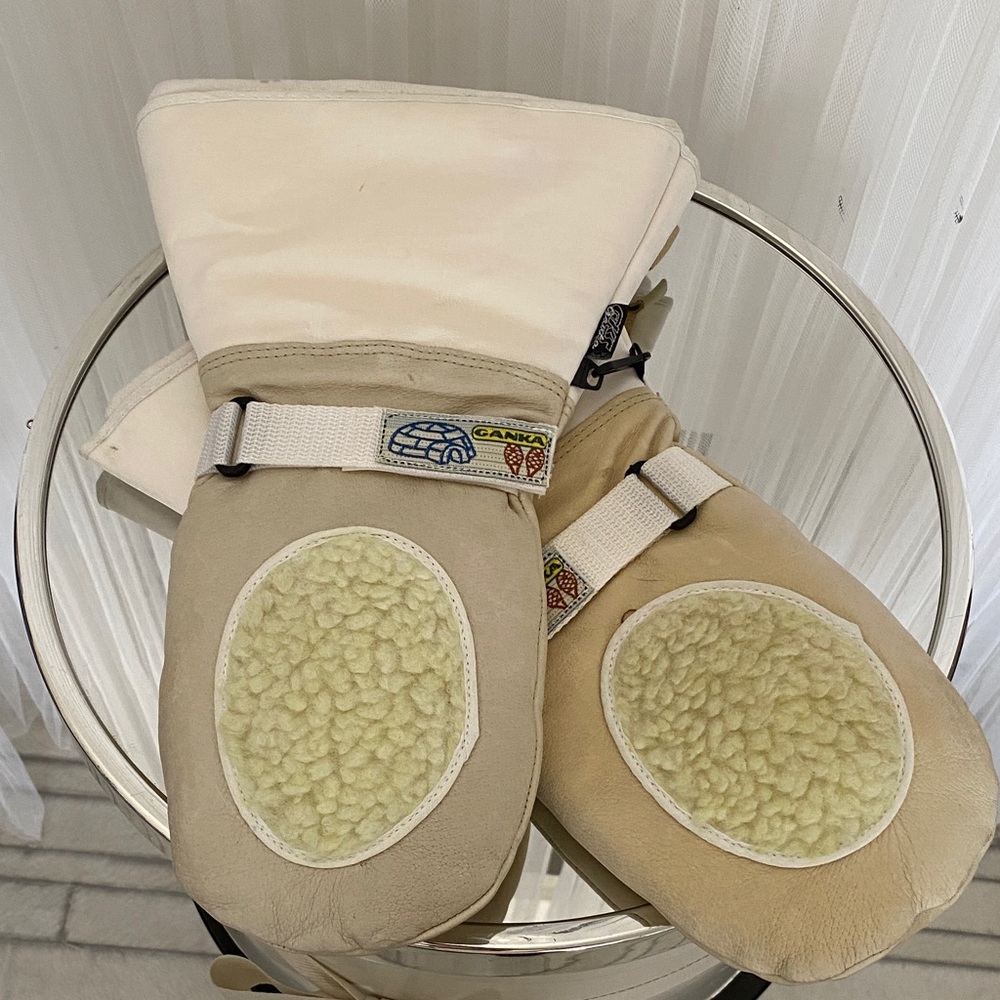 NEW!! GANKA Cream and Tan Mittens with real Sherpa Patch Size Large